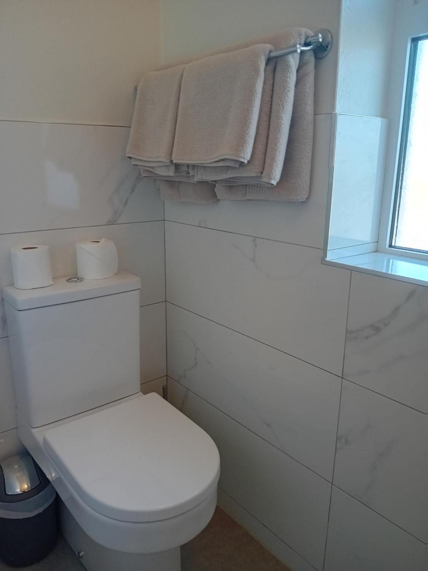 Fairwinds Guest Accommodation Дулин Екстериор снимка